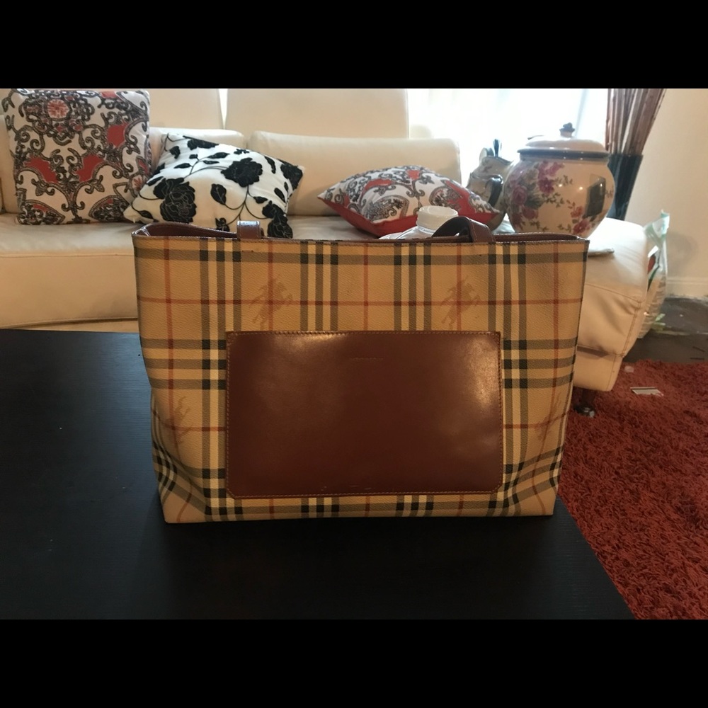 Authentic Burberry bag - Picture 2 of 3